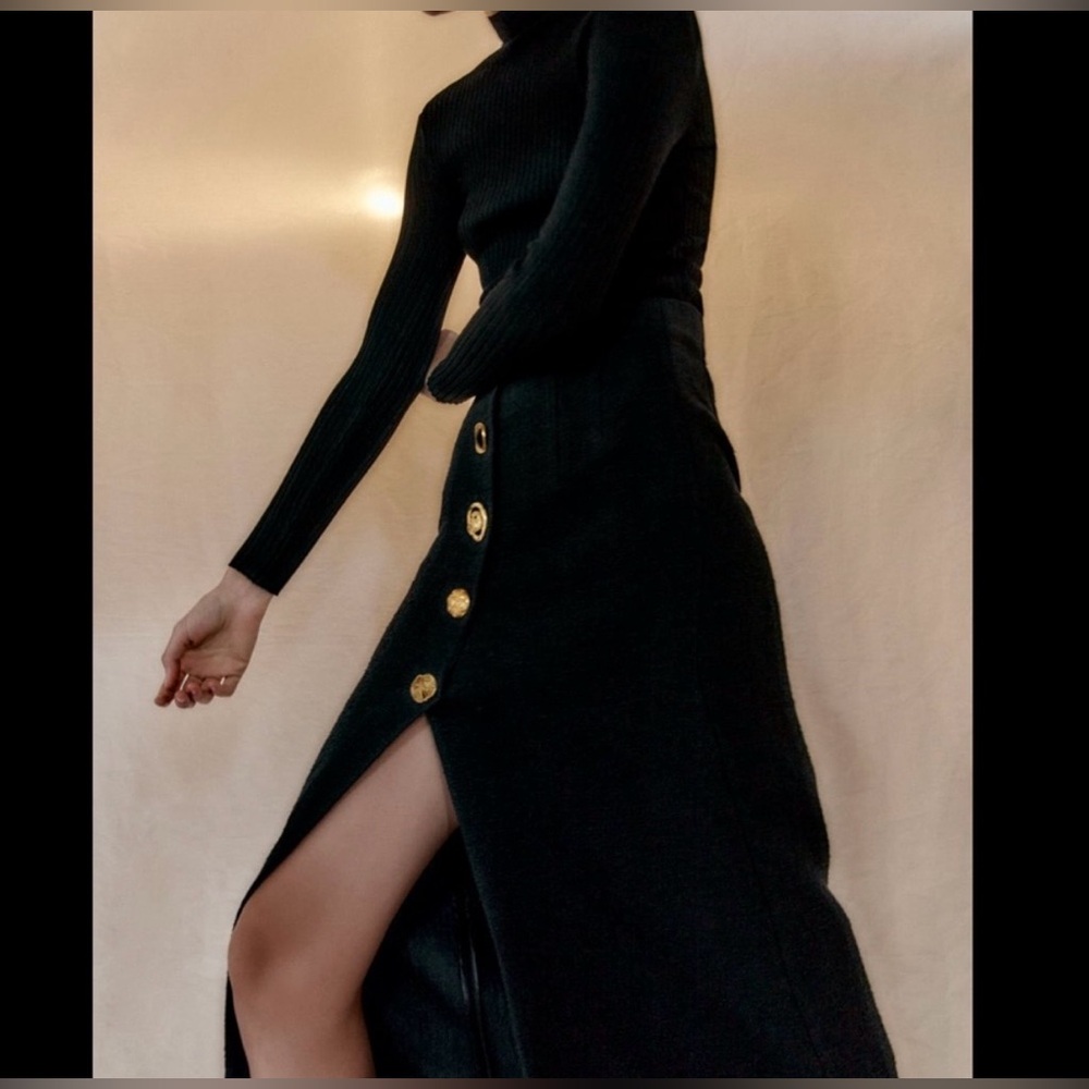 Zara black textured high-waisted midi pencil skirt with unique gold buttons. S - Picture 4 of 10